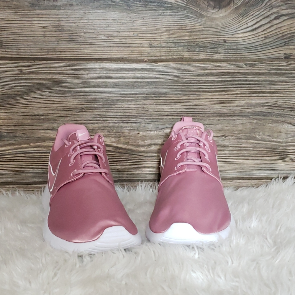 New Nike Roshe One Pink Satin Sneakers - Picture 2 of 7